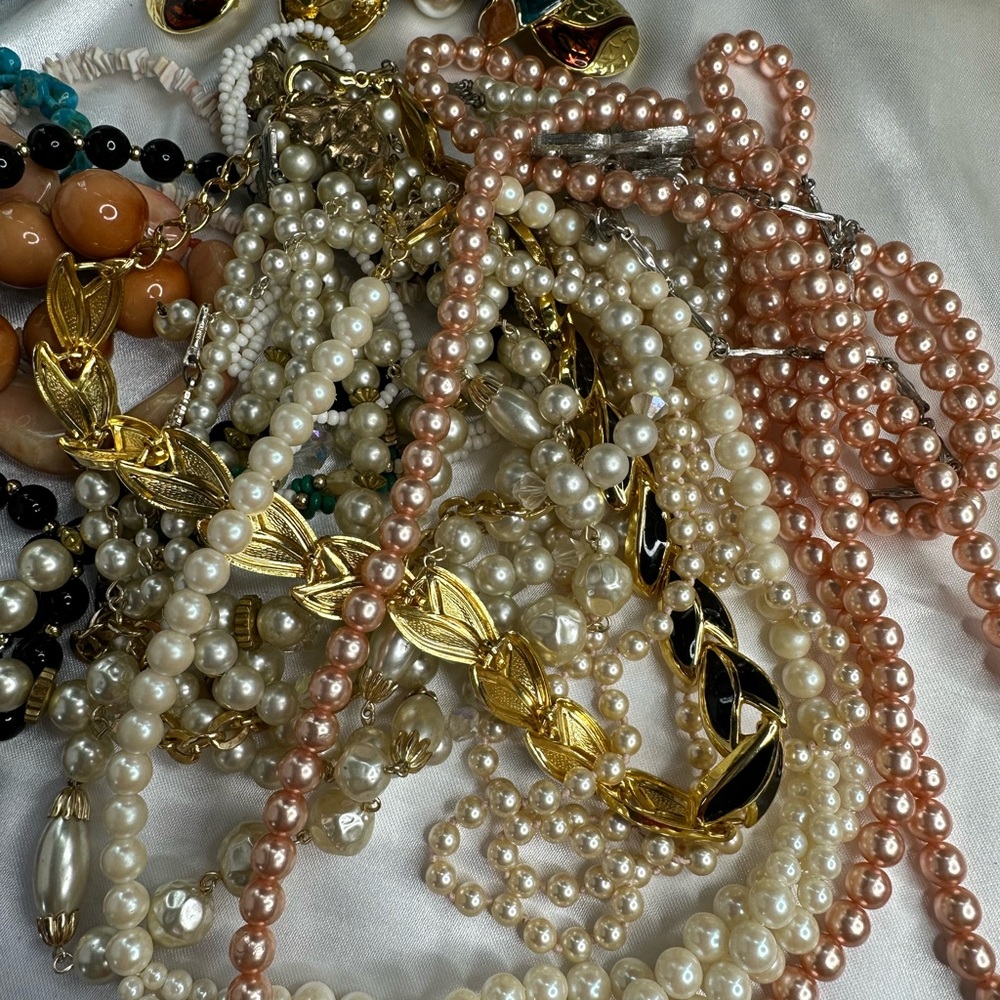 COPY - Vintage to modern jewelry, live sale
